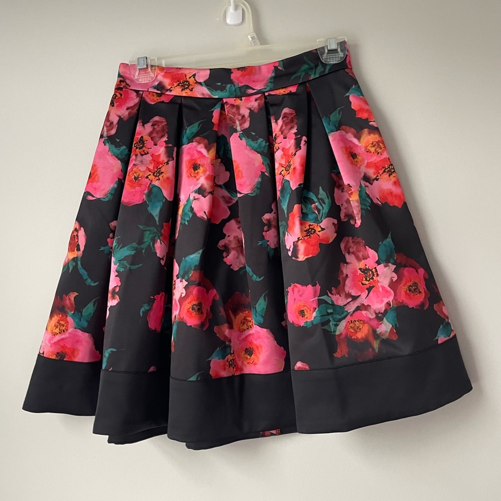 Pink and red floral satin skirt
French connection
US 2